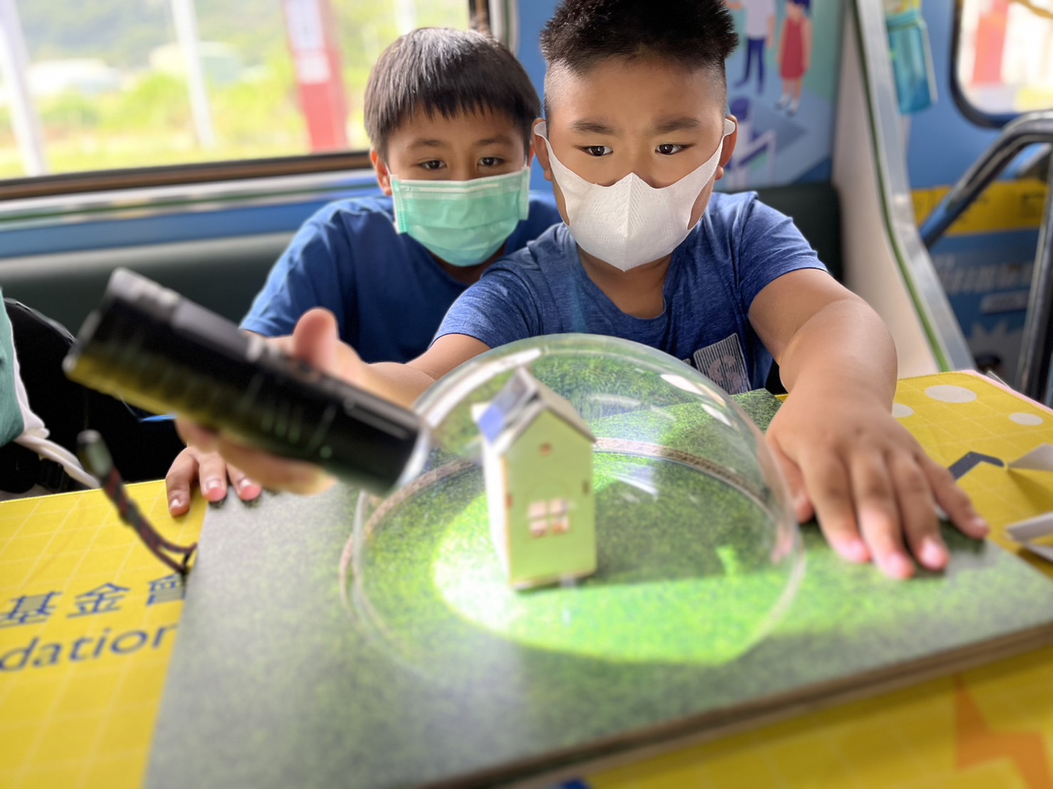 jiuyou.com參與基礎科學主題車廂，以STEAM教學精神，設計「逐日科學家」、「太陽能工程師」以及「淨零建築師」三大能源科普課程和實驗